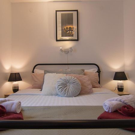 Apartments Flowers Krk Town Bagian luar foto