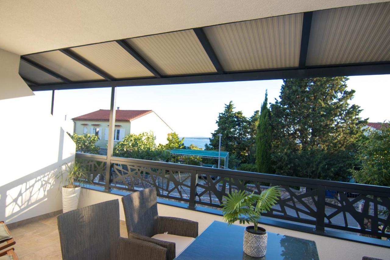 Apartments Flowers Krk Town Bagian luar foto
