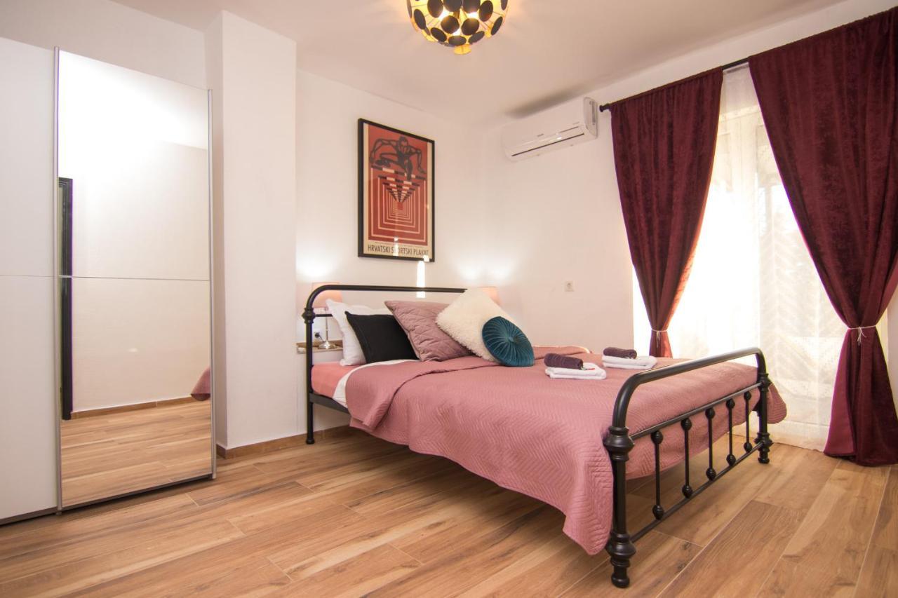 Apartments Flowers Krk Town Bagian luar foto