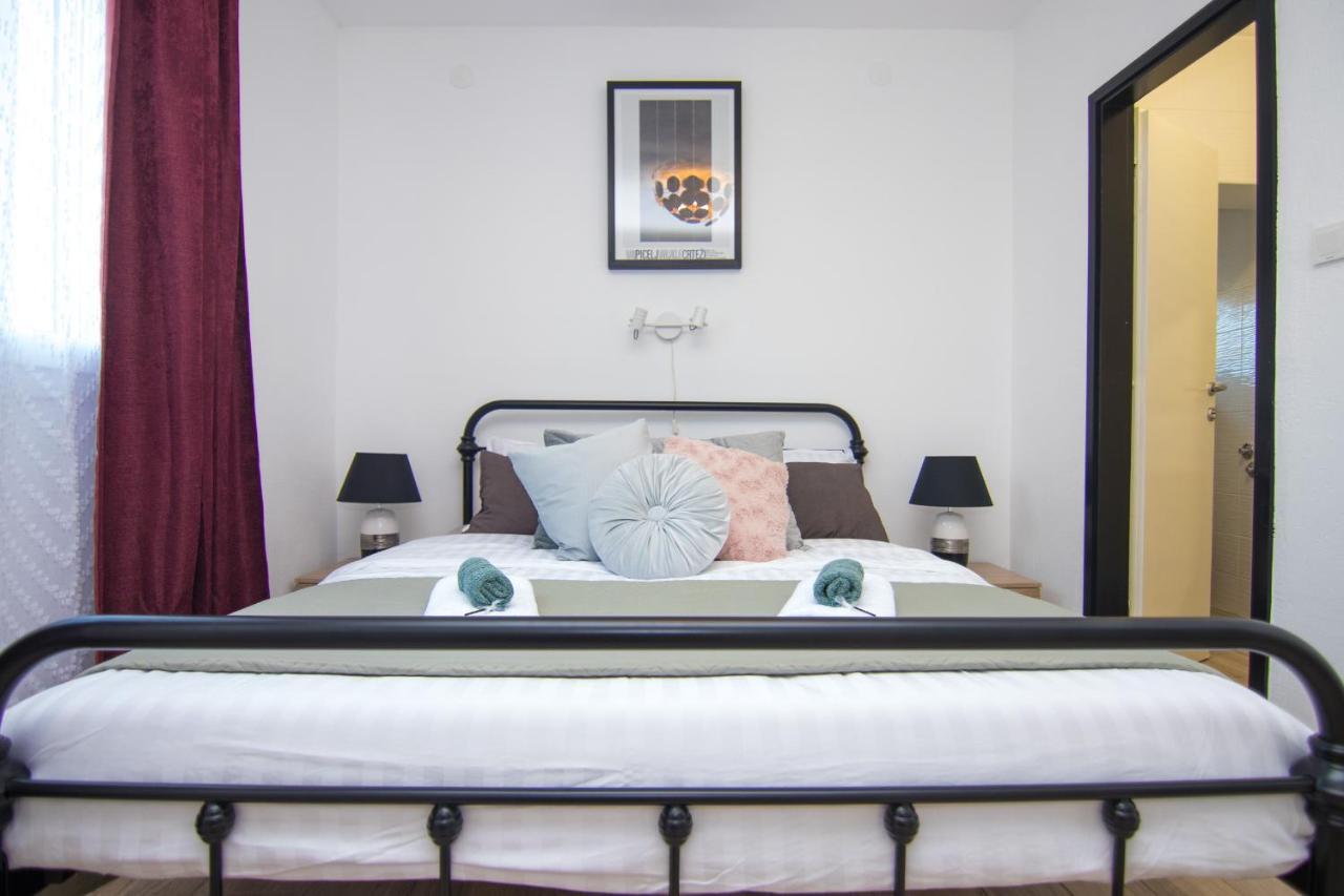 Apartments Flowers Krk Town Bagian luar foto