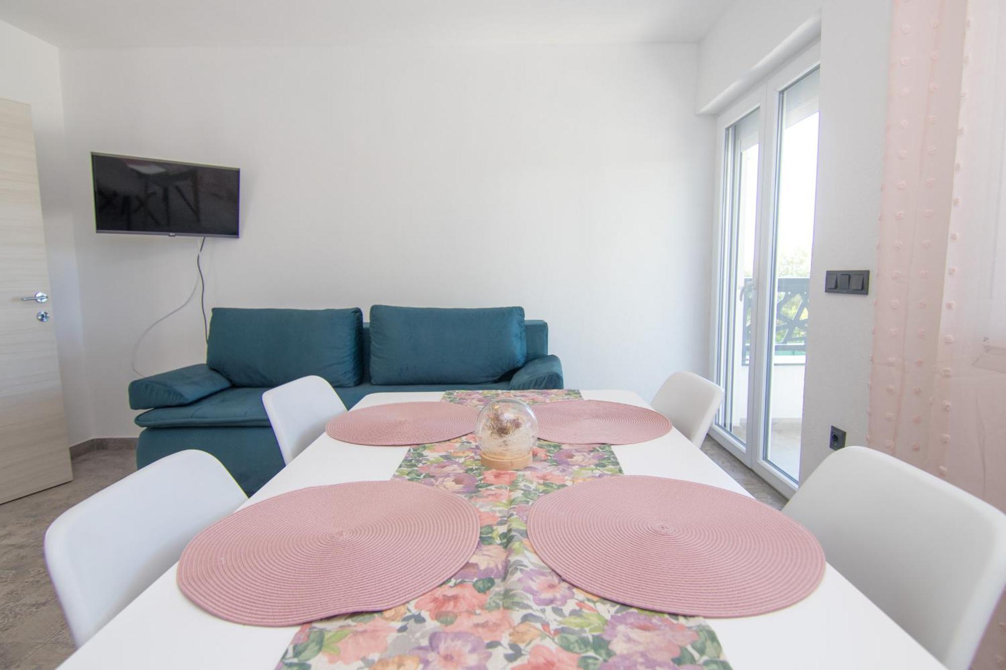 Apartments Flowers Krk Town Bagian luar foto