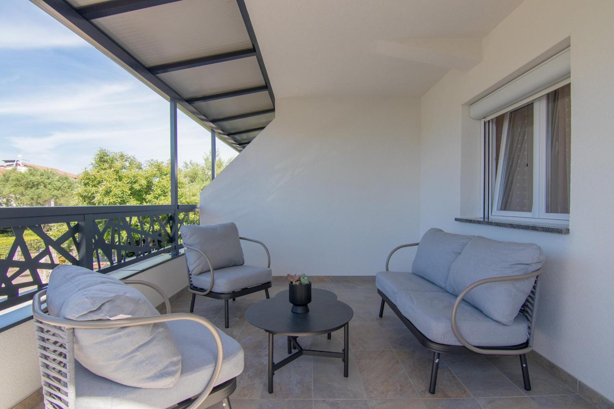 Apartments Flowers Krk Town Bagian luar foto