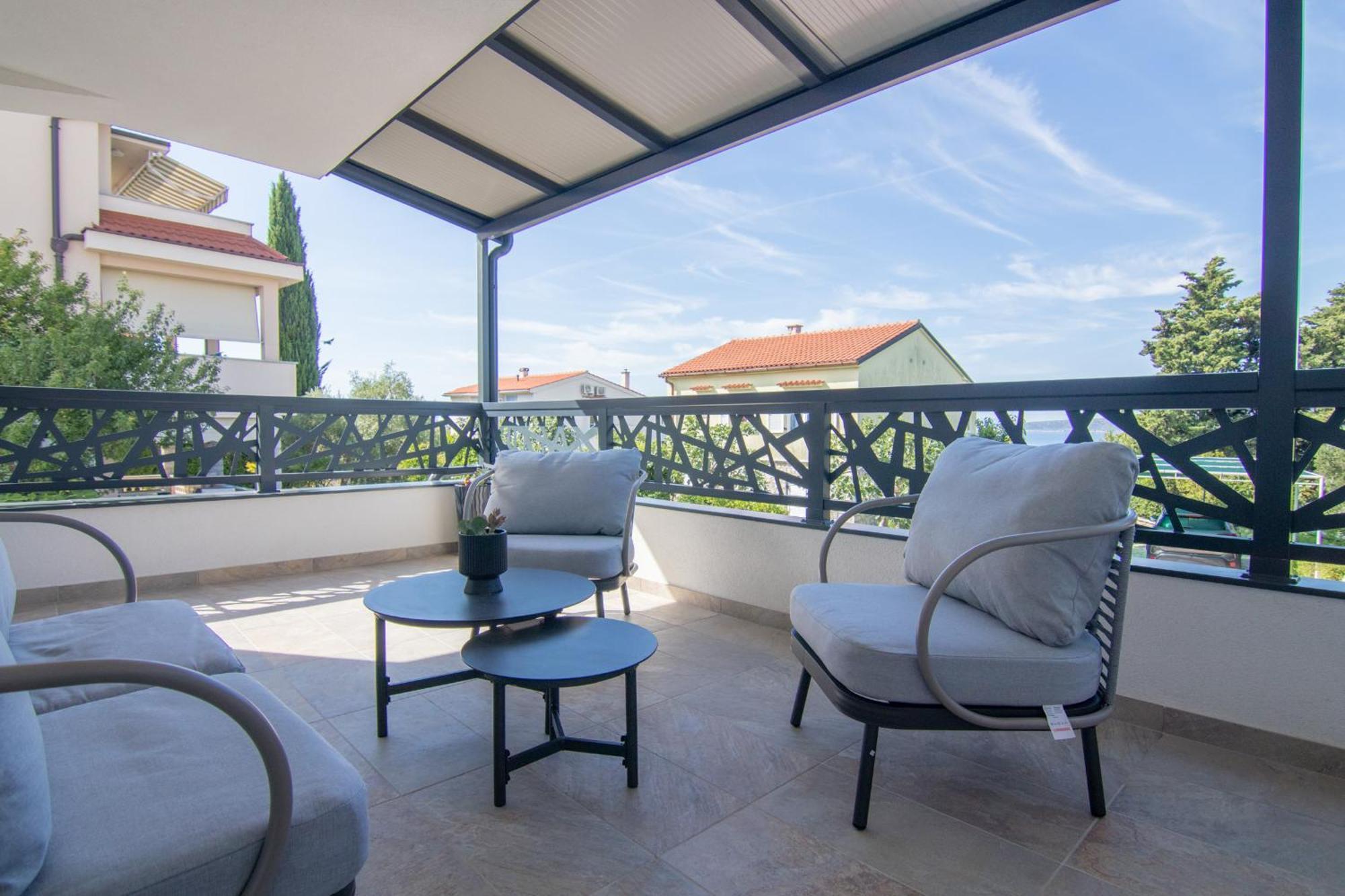 Apartments Flowers Krk Town Bagian luar foto