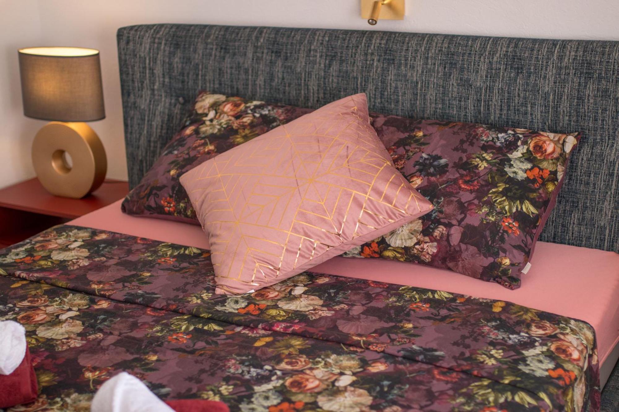 Apartments Flowers Krk Town Bagian luar foto