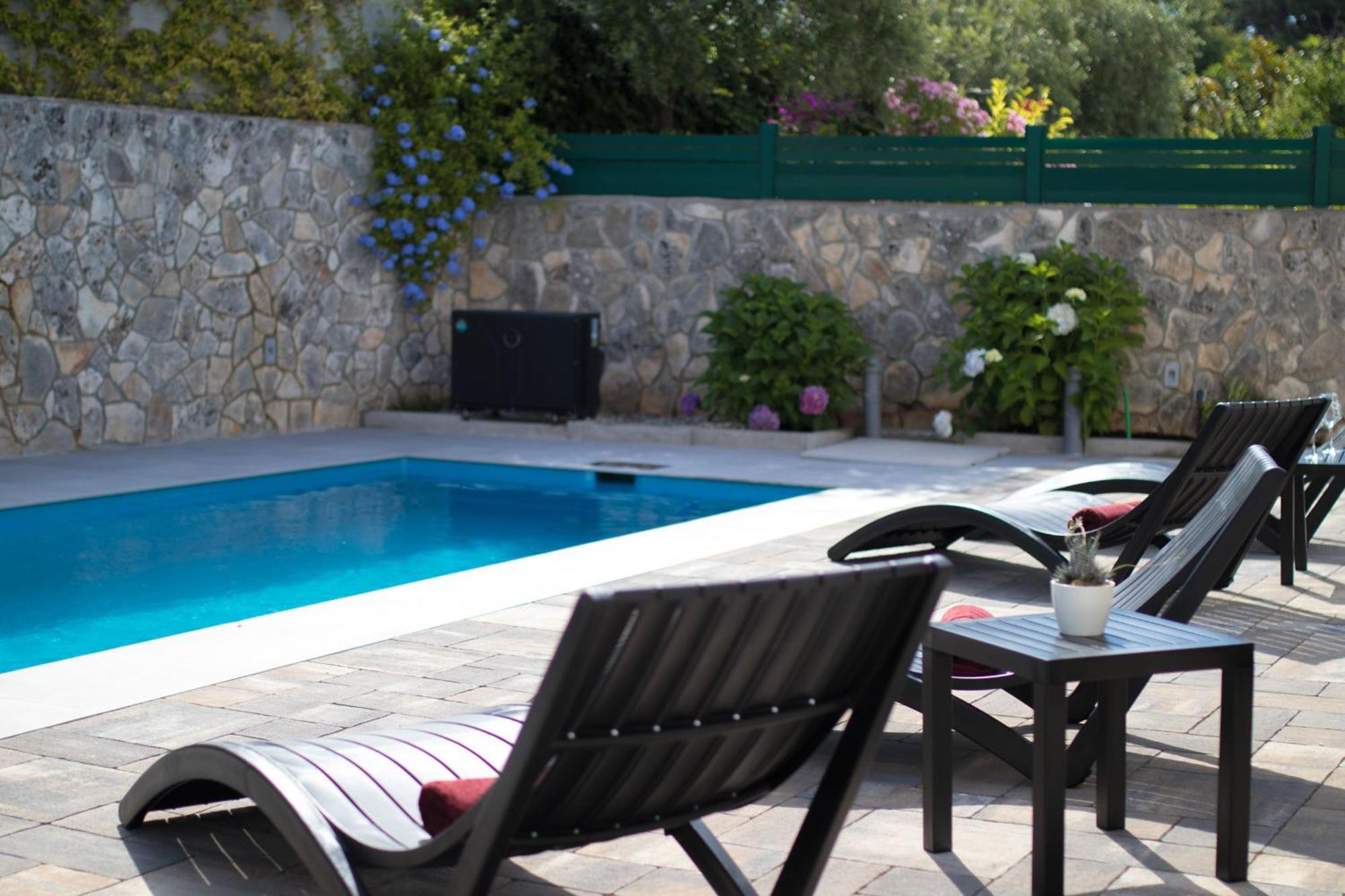 Apartments Flowers Krk Town Bagian luar foto