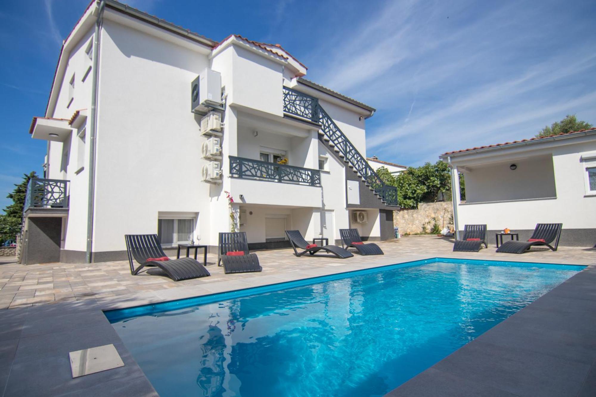 Apartments Flowers Krk Town Bagian luar foto