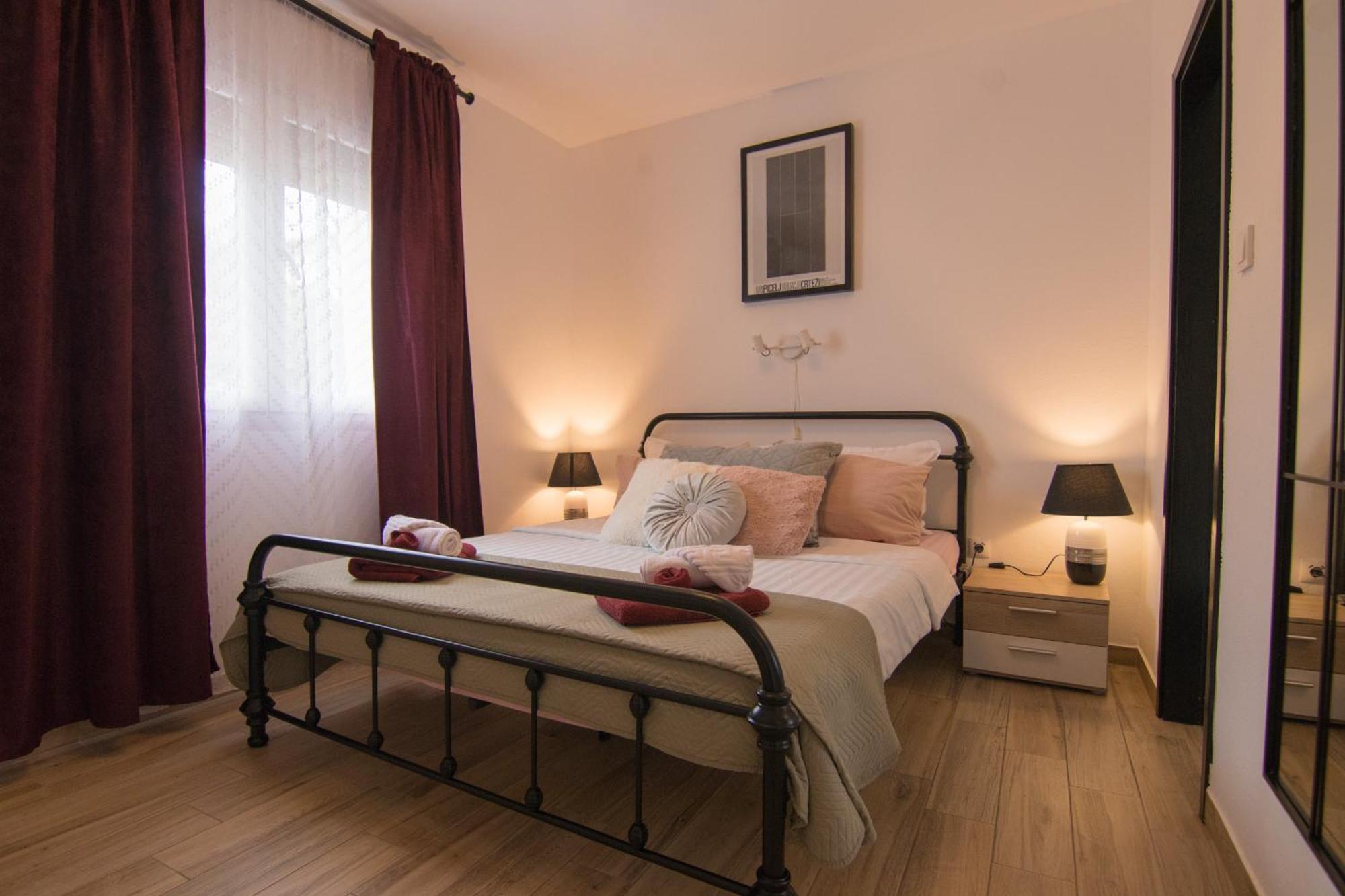 Apartments Flowers Krk Town Bagian luar foto