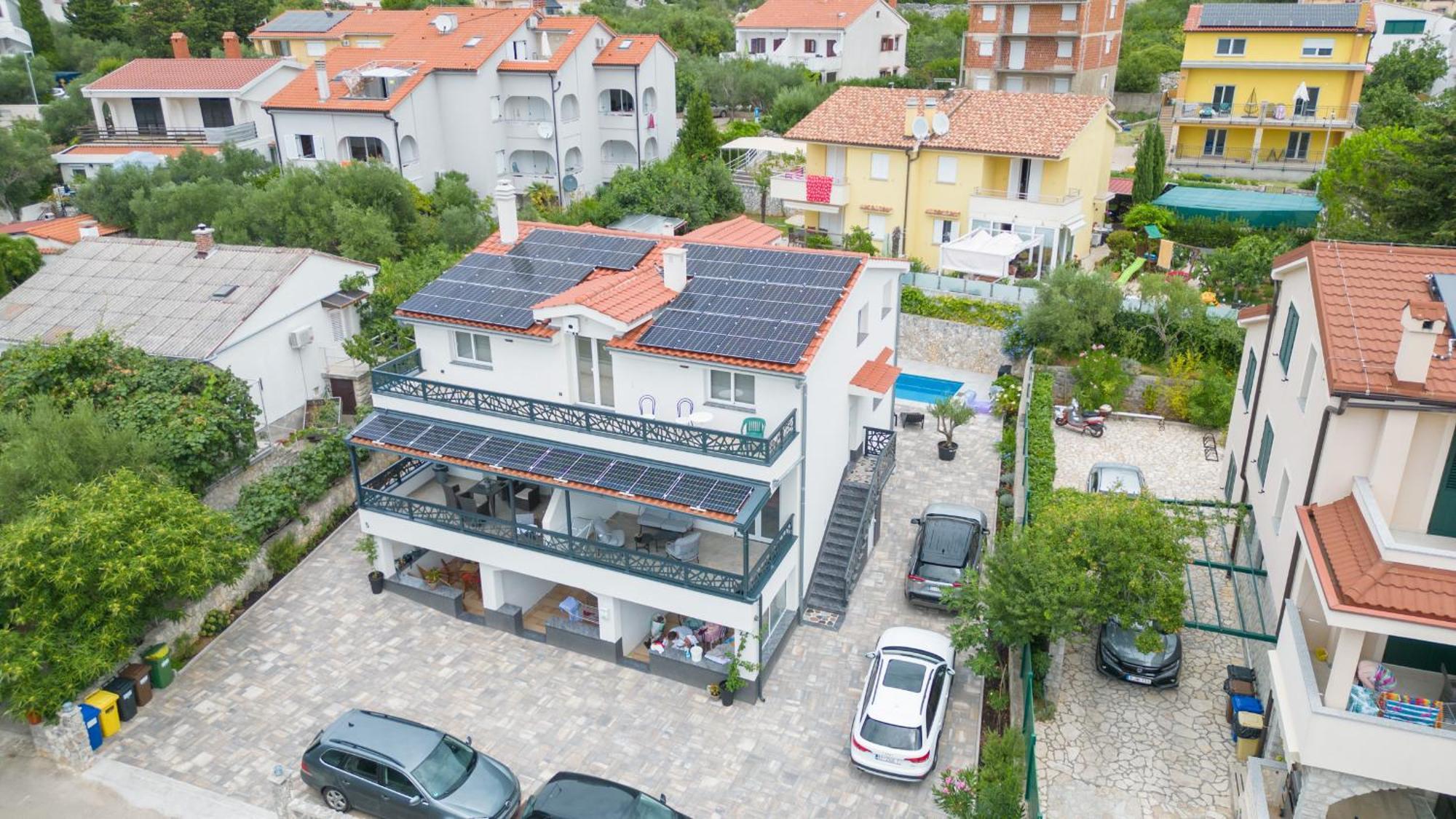 Apartments Flowers Krk Town Bagian luar foto