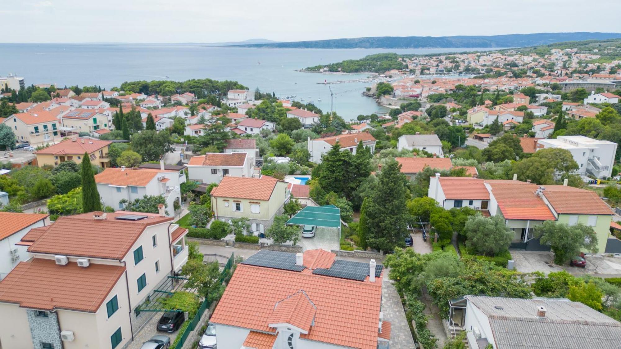 Apartments Flowers Krk Town Bagian luar foto