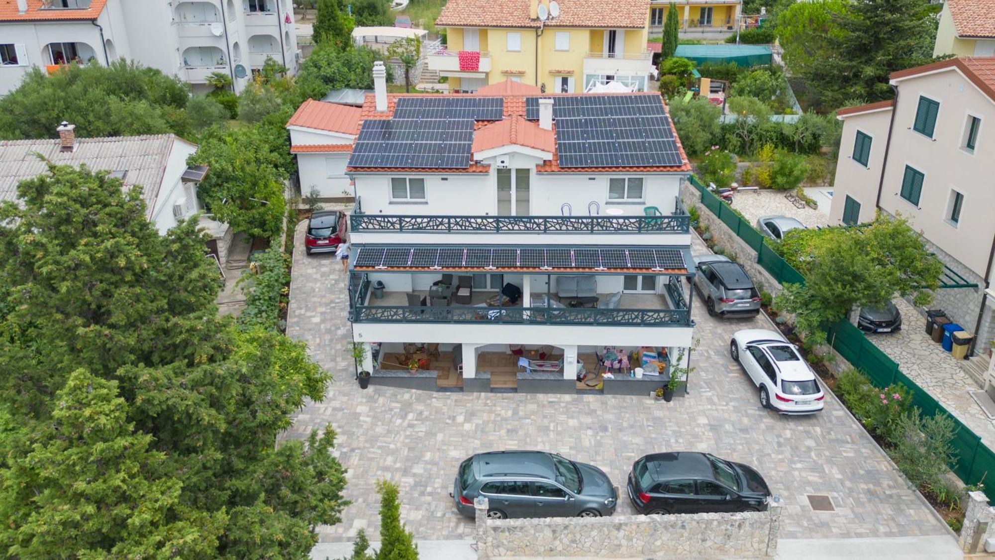 Apartments Flowers Krk Town Bagian luar foto